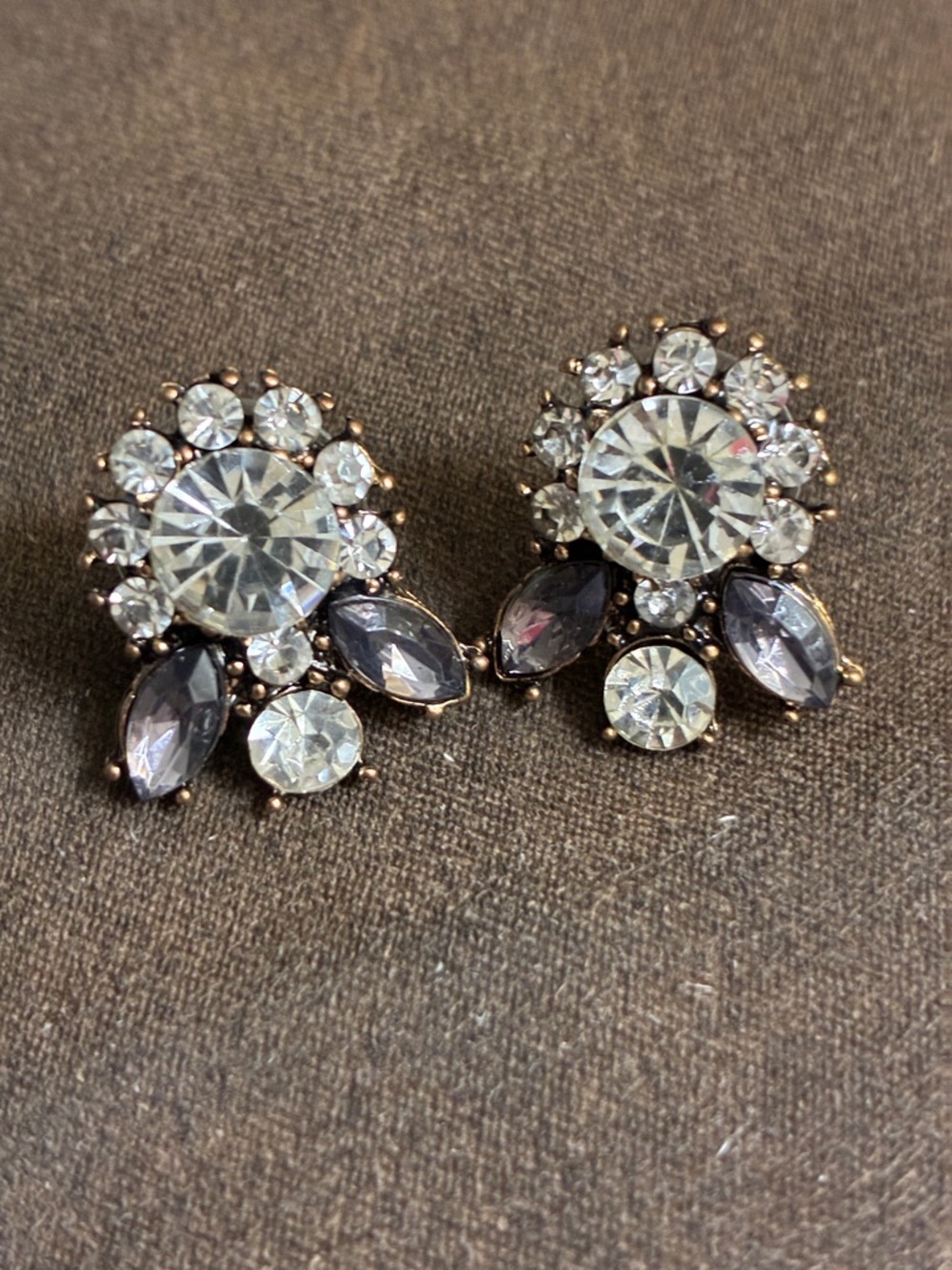 Nwot CZ shiny rhinestones pierced earrings